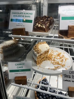 Carrot cake! chocolate almond avalanche bars were rich and tasty #Veganuary at Pulse Cafe in Hadley