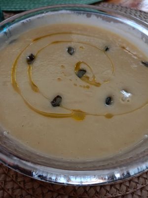 Crema de coliflor amb pera at Mandala Kitchen in Lescala