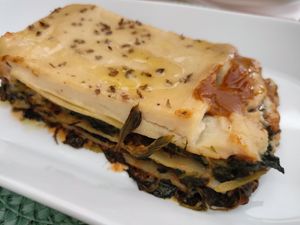 Lassanya d'espinacs at Mandala Kitchen in Lescala