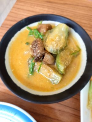 Red curry mushrooms with mixed vegetables at Talalask in Bangkok