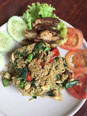 Green curry fried rice at Talalask in Bangkok