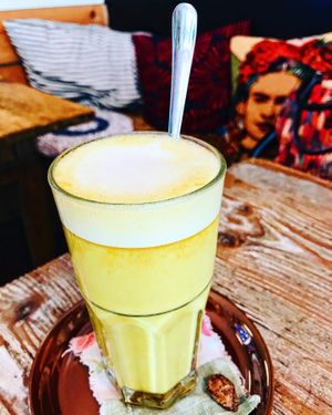 Golden Latte mit Hafermilch  at Frida in Hohenems