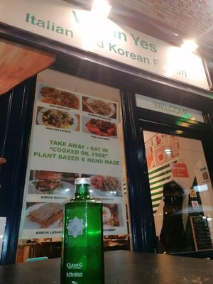 Lovely people 💚 #Veganuary at Vegan Yes in East London