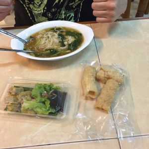 Won Ton and Mock Pork Crackle at Che Cheng in Chiang Mai