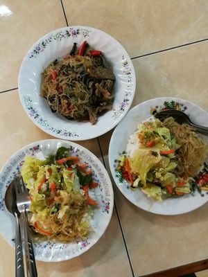 rice, vegetables, glass noodles  at Che Cheng in Chiang Mai