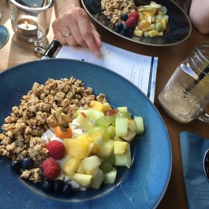 Soy yoghurt with fruit and granola at Leni Liebt Kaffee in Aachen