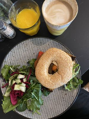 Bagel with roasted veggies   at Leni Liebt Kaffee in Aachen