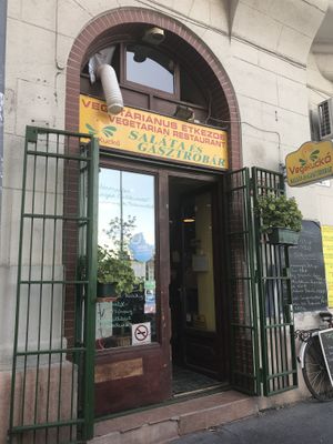Bár Boráros téri a cím, de a Lónyai utca elején keressétek😉 at VegaKucko in Budapest