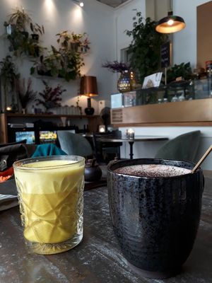 Hot chocolate and Kurkuma Latte👌🏼 at Cafe Feel Good in Copenhagen