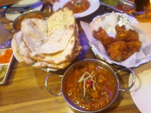 GarlicNaan 6/10 and onion bhaji 7/10 at Bollywood Indian Restaurant in Busan