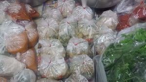 Some are packed to go at Warorot Market Food Stall in Chiang Mai