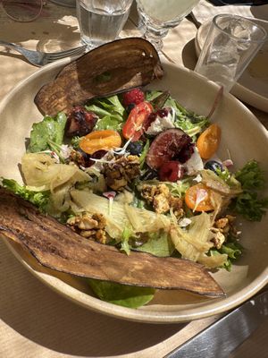 Mixed salad at Les Baux Jus in Les Baux-de-provence