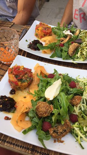 L'assiette découverte  at Les Baux Jus in Les Baux-de-provence