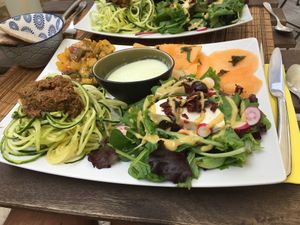Vegan plate  at Les Baux Jus in Les Baux-de-provence