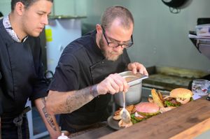 Chef Alex enfocado at Verde Sazon in Santiago