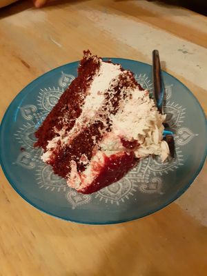 Red velvet cake at Dempanadas in Valencia