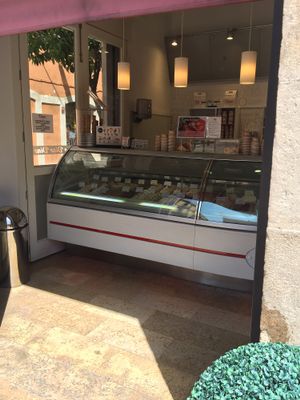 Range  at Dino Gelateria Italiana in Barcelona