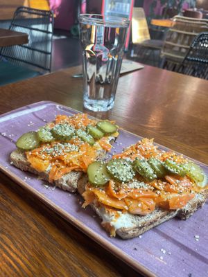 Karottenlachs auf Dinkeltoast  at Beetnut in Zurich