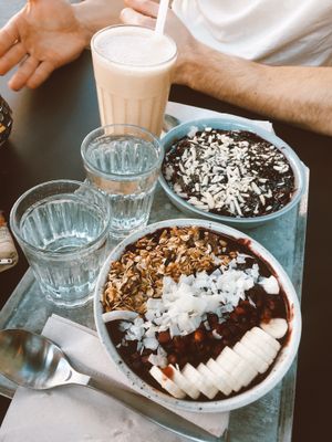 Acai bowl, berry porridge & cocoa and banana smoothie!  at Beetnut in Zurich