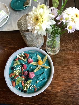 Smoothie bowl at Beetnut in Zurich
