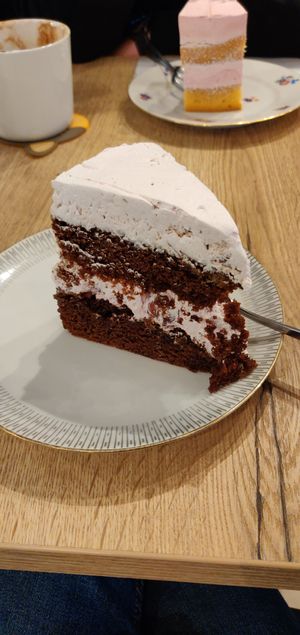 Stracciatella Kirsch Torte #Veganuary at Katzencafe Miezhaus in Bielefeld