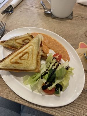 vegan sandwiches 🥪   at Katzencafe Miezhaus in Bielefeld