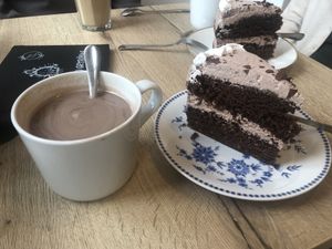 Kakao & Schokokuchen😄 at Katzencafe Miezhaus in Bielefeld