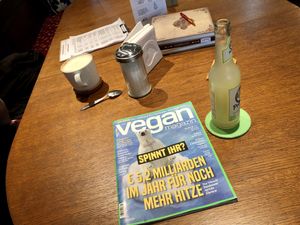 table at Katzencafe Miezhaus in Bielefeld