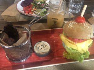 Hamburguer de jaca at Raizes in Quarteira