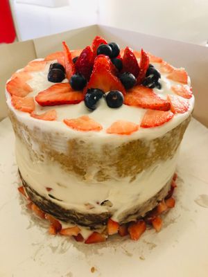 Birthday cakes at Raizes in Quarteira