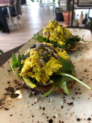 Tofu scramble on toast available on saturdays and from 3pm until 6pm on week days at Raizes in Quarteira