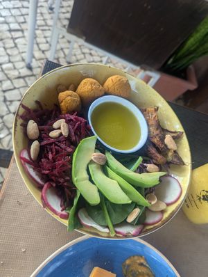 Falafel bowl at Raizes in Quarteira