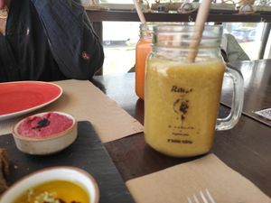 Apple and kiwi juice at Raizes in Quarteira