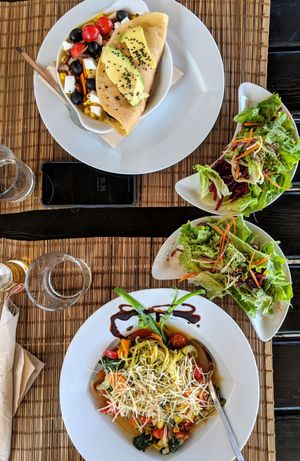 Zucchini noodles and the taco at Raizes in Quarteira