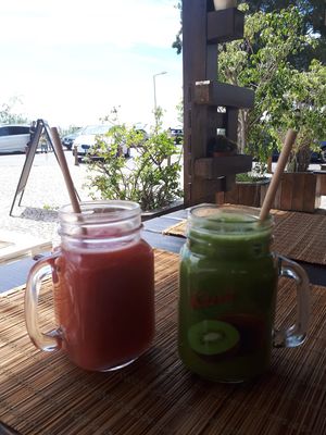 Juice of the day and a smoothie  at Raizes in Quarteira
