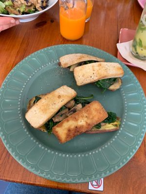 Crostini de cogumelos (batata doce) at GiG - Green is Good in Ericeira