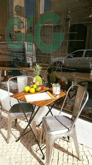 outside table  at GiG - Green is Good in Ericeira