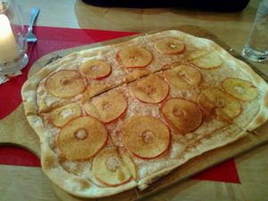 Flammkuchen mit Apfel und Zimt at La Flamme Grand in Limburg