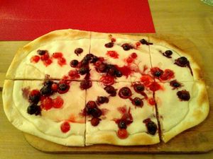 Flammkuchen mit Waldbeeren at La Flamme Grand in Limburg