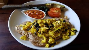 Big bite plate: kind of English breakfast at Big Bite Home Style Veggie Cafe in Koh Tao