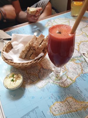 Jannik fresh juice and a little greeting from the kitchen at Atlas Bar in Copenhagen