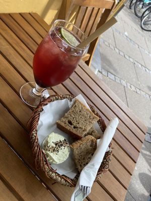 Drink mit kostenloser Vorspeise   at Atlas Bar in Copenhagen