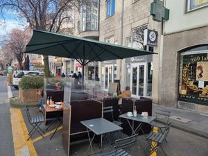 outdoor seating - along the road at Café Heimisch in Cologne
