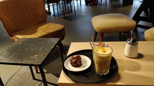 Cozy upstairs area at Café Heimisch in Cologne