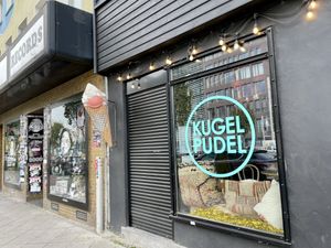 ouside; closed for unknows reasons during regular opening hours at Kugelpudel Garten Eden in Dortmund