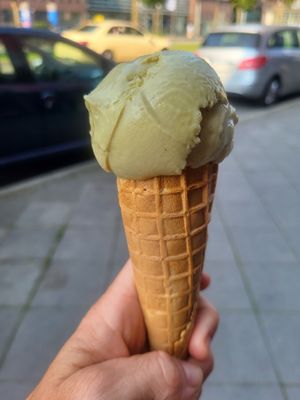 Pistazieneis at Kugelpudel Garten Eden in Dortmund