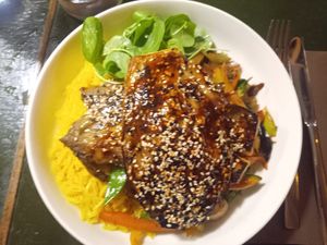 Vegan Teriyaki Wok with grilled aubergine at Duke Restaurant in Mallorca