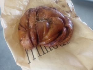 Cinnamon roll at Bakery Frimout in Ghent