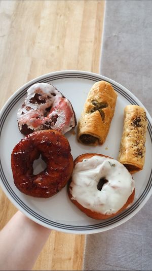 Velvet doughnut, seitan sausage roll pesto, seitan sausage roll mushroom, sugar free spelt doughnut, lime-mint doughnut at Bakery Frimout in Ghent