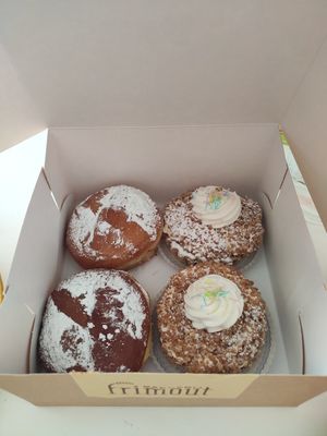 Left: Berlijnse bol right: Bresseliene taart at Bakery Frimout in Ghent